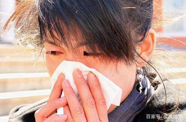 後媽沒能力供她念大學，親媽回家提了個條件，她笑著把親媽趕走