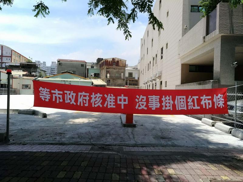 紅到國外的「台灣紅布條」創意無上限　要互嗆結盟都OK：笑到噴飯