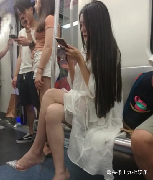 地鐵「大象腿」女神意外走紅，當她站起來那刻誰說一胖毀所有！