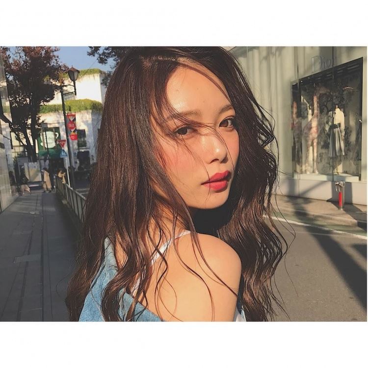 甜美妹子丟棒球九宮格！職棒級起手式「超強高速精準度」網看傻…起底發現背景超驚人