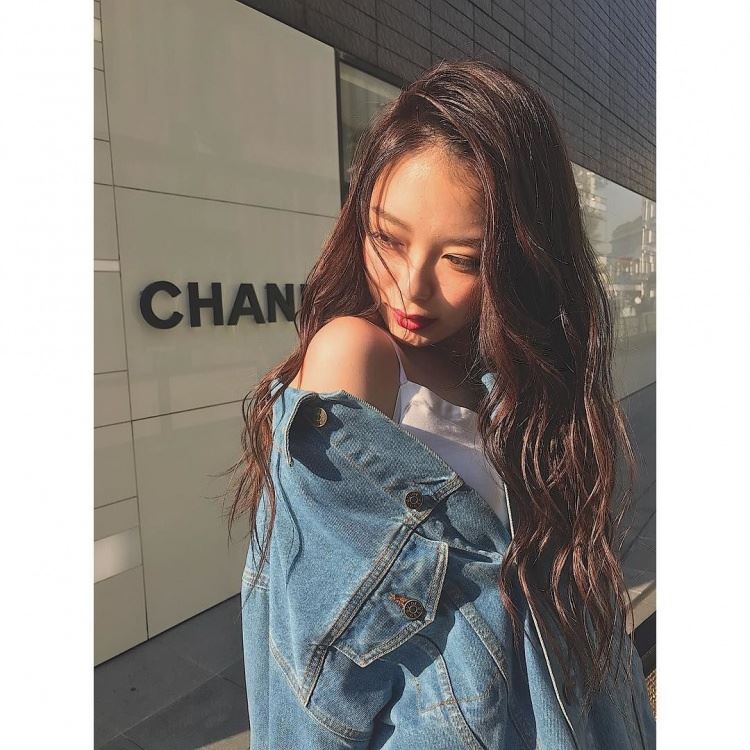 甜美妹子丟棒球九宮格！職棒級起手式「超強高速精準度」網看傻…起底發現背景超驚人