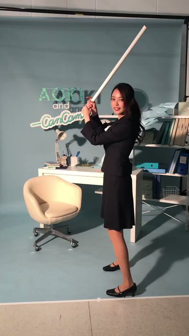 甜美妹子丟棒球九宮格！職棒級起手式「超強高速精準度」網看傻…起底發現背景超驚人