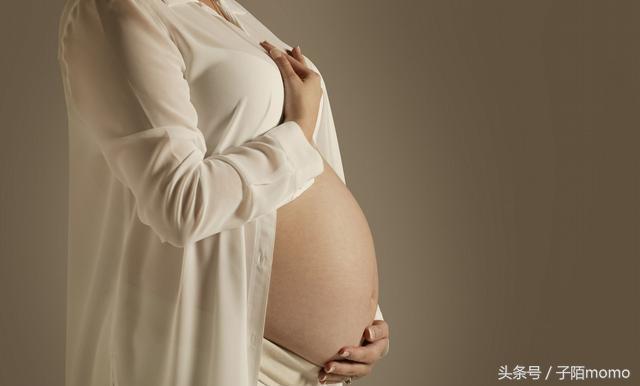 生孩子難產，婆婆說保小孩，滿月當天我讓婆婆成了全村人的笑柄