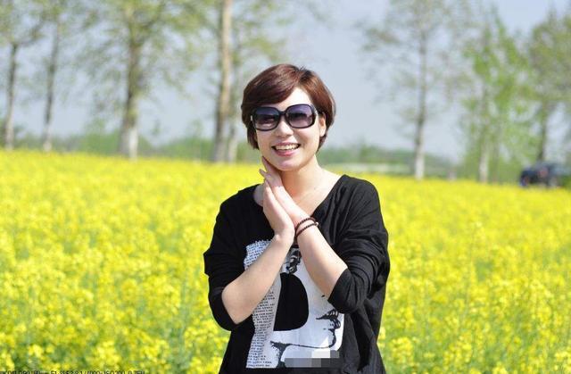 父親臨終時把財產都給女兒，兒子不服大鬧姐姐家，看到遺書哭斷腸  