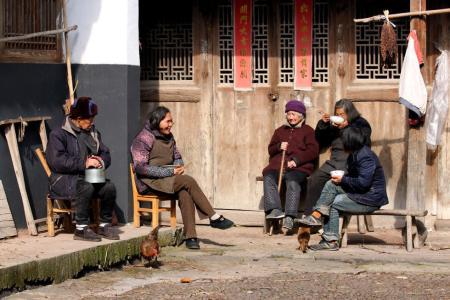 女人去世丈夫哭的死去活來，一月後又要娶妻，全村人說他是好男人