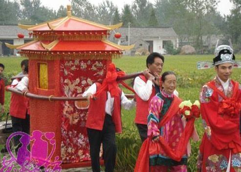 小舅子鬧離婚，岳父讓我去勸，走進他家一看，我直接拉他去辦手續
