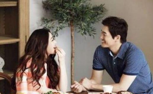 姑娘結婚五年不孕，婆婆趕她回娘家，第二天門口來一人她淚流不止