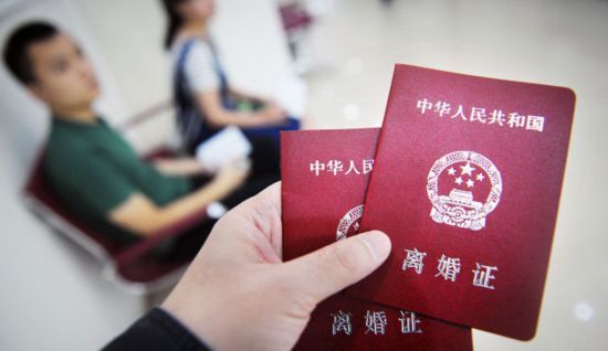 婚後才發現妻子只有一側乳房，他選擇離婚，出民政局才發現中計