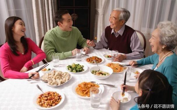 去婆家養胎，給了兩千塊買菜錢，母親來送小米，進門後掀了桌子