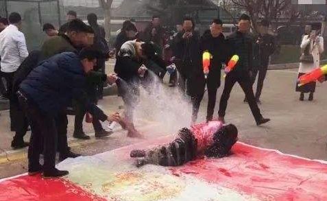 婆婆大鬧俺結婚現場，撒潑耍賴，老公不阻攔，到了婚房，俺樂了