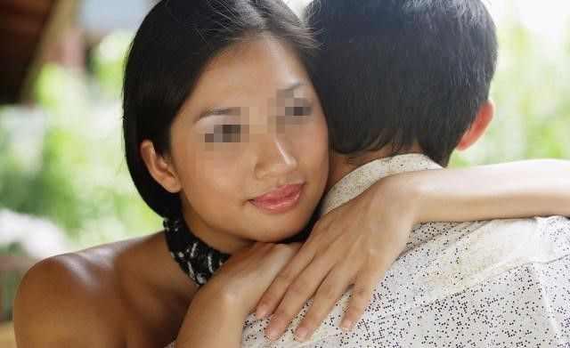 打工三年，工錢全部寄給老婆，年底想提前回家，推開門我淚流滿面