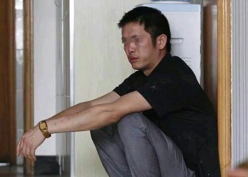 妻子生一對龍鳳胎，丈夫體檢發現有一個不是親生的，妻子坦白承認