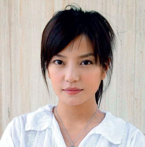 當這12個明星卸下妝，你還會認識她們嗎？唐嫣還是挺美的!