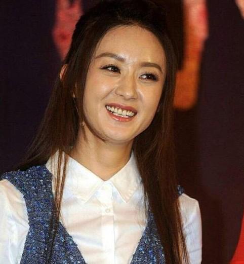 當這12個明星卸下妝，你還會認識她們嗎？唐嫣還是挺美的!