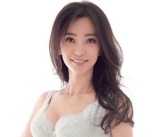 當這12個明星卸下妝，你還會認識她們嗎？唐嫣還是挺美的!