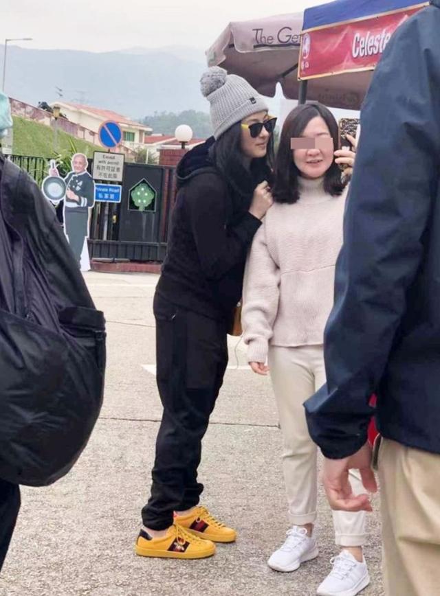 張柏芝被曝生第三胎後再被網友捕獲，疑產後發福美貌大打折扣！