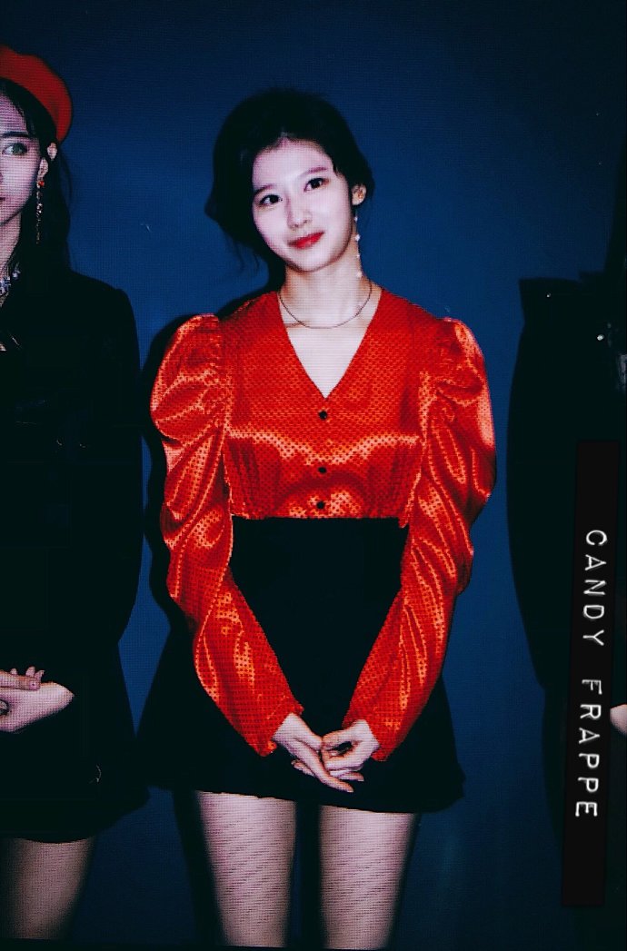 [TWICE][分享]181207 舞台問候開始TWICE全員現身電影《TWICELAND》首映見面會現場