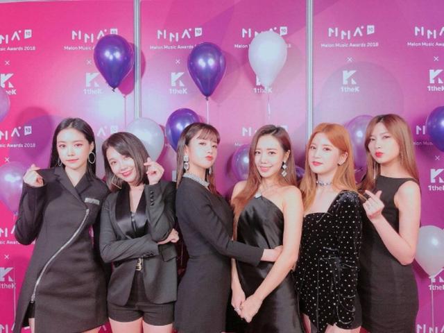 韓網熱議！其他團領獎的時候讓集中的隊長Apink「朴初瓏」