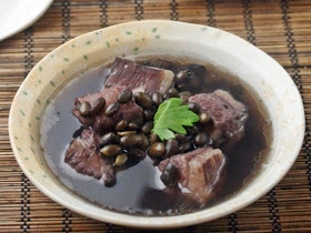 黑豆排骨湯，有活血清熱、補虛烏髮還有很多你不知道的功能哦！趕緊分享吧~