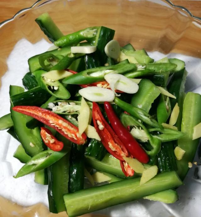 泡菜味小黃瓜，不用醃不用泡，只需搖一搖就能吃,開胃必備小菜