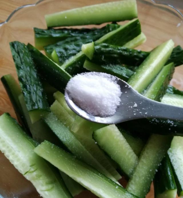 泡菜味小黃瓜，不用醃不用泡，只需搖一搖就能吃,開胃必備小菜