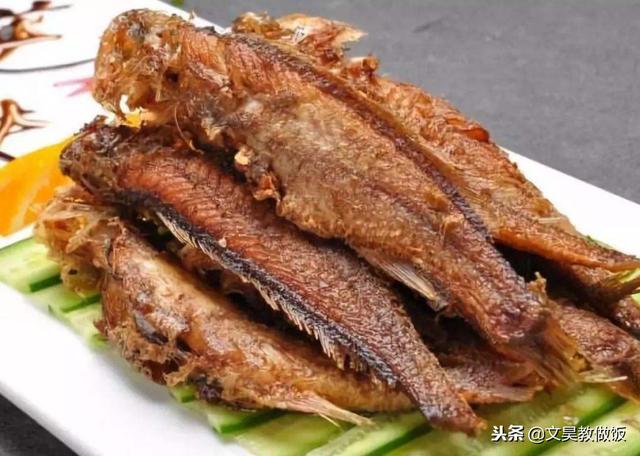 53歲大廚：不管煎什麼魚，只需牢記2點，不粘鍋不破皮還沒魚腥味