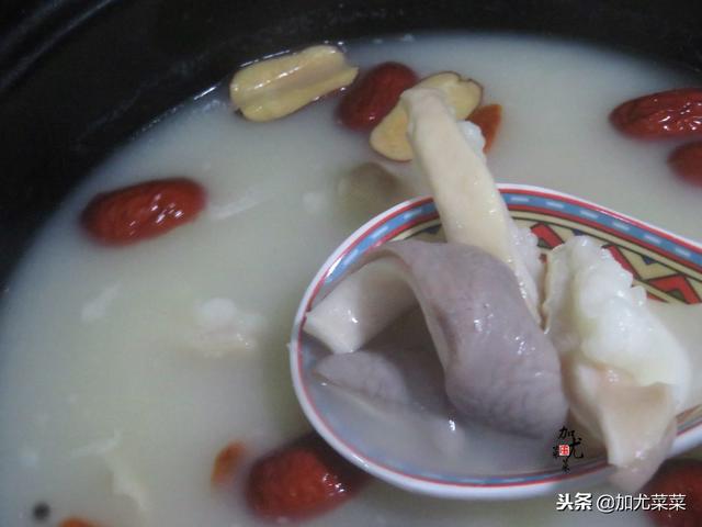 煮豬肚時，多加這2步，豬肚嫩滑鮮香，湯香濃純白，無臊味，好吃極了