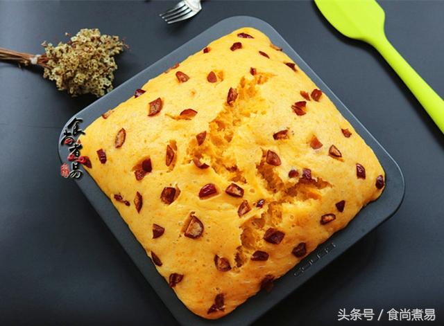簡單美味的馬拉糕，像一座金山，年節做來吃，寓意感十足！