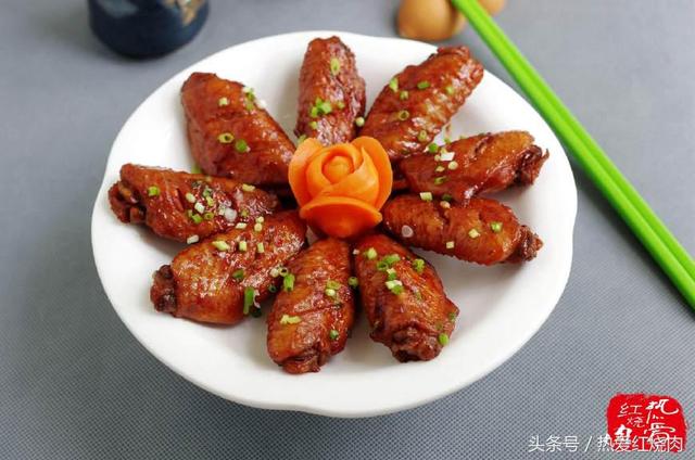 這才是雞翅最好吃的做法，不用一滴油也不放老抽，兒子一下吃半鍋