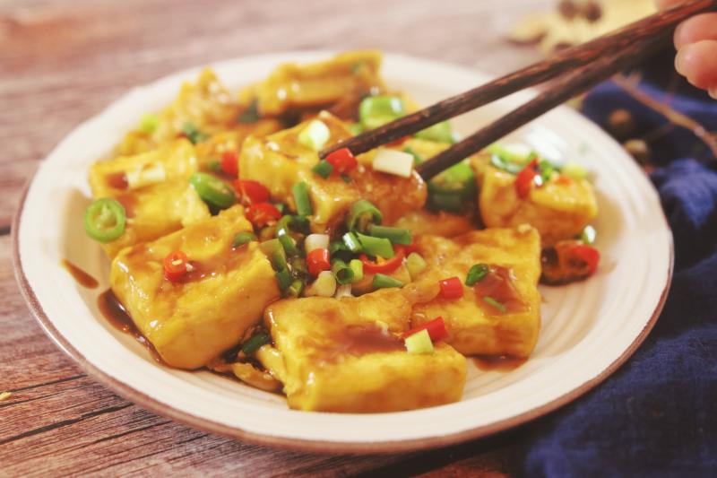 教你個豆腐的創意煎法，外酥里嫩不易碎，老少皆宜的美食