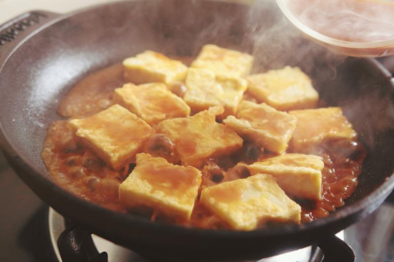 教你個豆腐的創意煎法，外酥里嫩不易碎，老少皆宜的美食