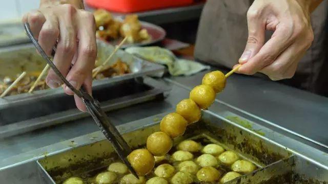 一個香港人每年要吃掉185粒魚蛋，這顆魚蛋的魅力在哪？