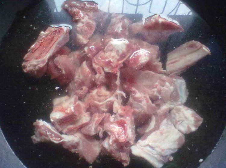 不管做什麼肉，別用開水焯燙，多加這1步，肉不老不柴，還沒腥味！