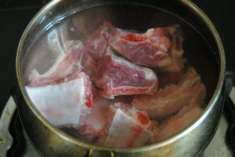 不管做什麼肉，別用開水焯燙，多加這1步，肉不老不柴，還沒腥味！
