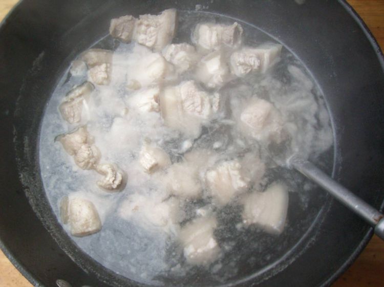 不管做什麼肉，別用開水焯燙，多加這1步，肉不老不柴，還沒腥味！