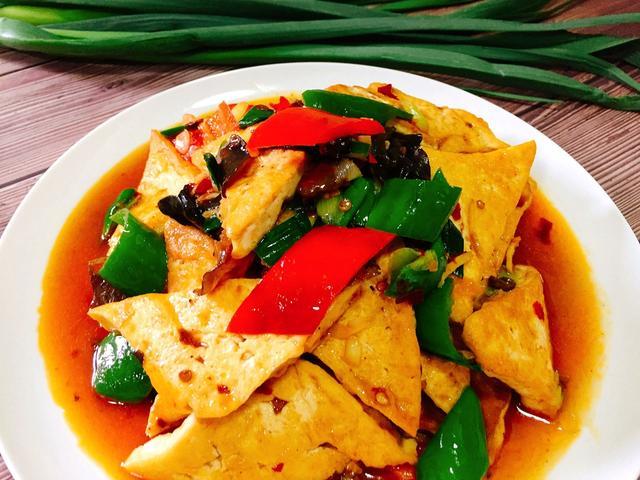豆腐和木耳一起炒，比吃肉還香，豆腐的做法你了解幾種？