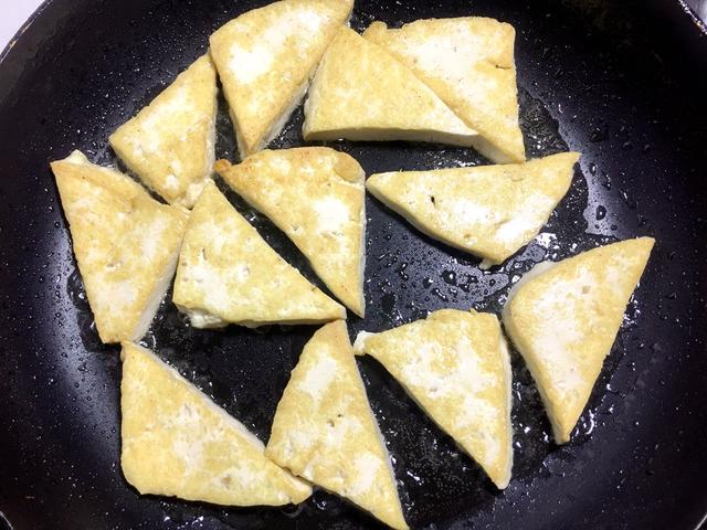 豆腐和木耳一起炒，比吃肉還香，豆腐的做法你了解幾種？