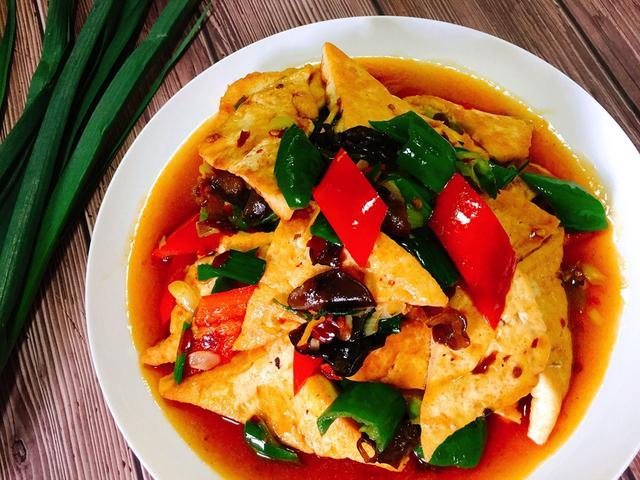 豆腐和木耳一起炒，比吃肉還香，豆腐的做法你了解幾種？