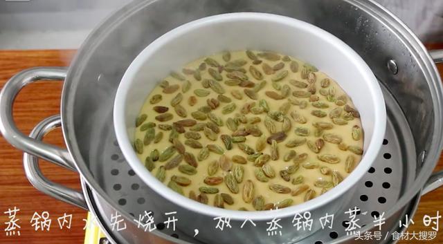 一碗麵粉一個雞蛋，攪拌幾下直接上鍋蒸一蒸，做的發糕比麵包好吃