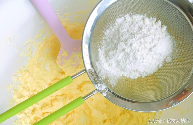 一碗麵粉一個雞蛋，攪拌幾下直接上鍋蒸一蒸，做的發糕比麵包好吃