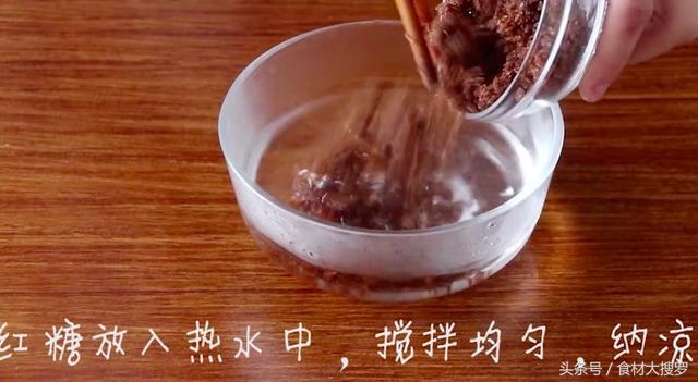 一碗麵粉一個雞蛋，攪拌幾下直接上鍋蒸一蒸，做的發糕比麵包好吃
