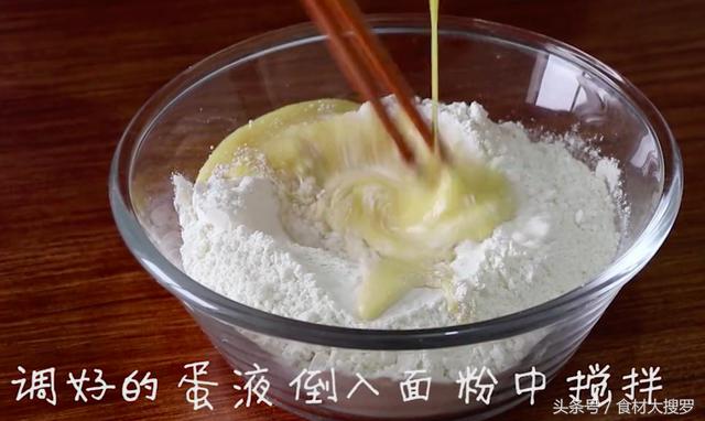 一碗麵粉一個雞蛋，攪拌幾下直接上鍋蒸一蒸，做的發糕比麵包好吃