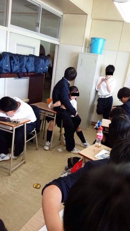 日本男女合校的日常，難道是動物園？