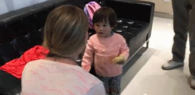 美國夫婦領養的孤兒，如今成小公主，兩年的「驚人變化」讓網友驚歎：在愛中長大的孩子！