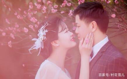 結婚婆婆出十萬彩禮，我家送車，去婆家忘記敲門，聽到對話我傻了