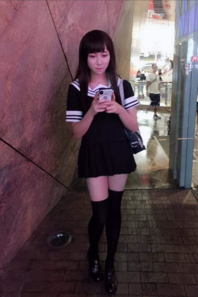 上樓梯發現前方學生妹 裙子超短竟衝上去問… 神展開！(11P) 