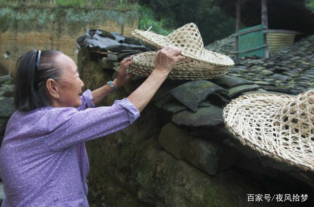 女兒周歲婆婆給十萬，第二天老公帶個「兒子」回家，才知是遣散費