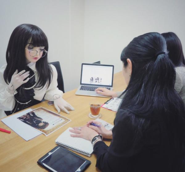 「噩夢級洋娃娃」現身日本街頭　一動起來路人直接嚇出心理陰影