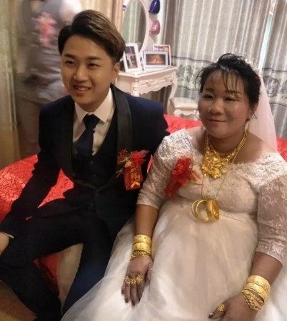 23歲嫩男「爽娶38歲富婆」爸媽超反對下一秒新娘拿出「超霸氣見面禮」立刻搞定婚禮 