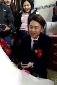 23歲嫩男「爽娶38歲富婆」爸媽超反對下一秒新娘拿出「超霸氣見面禮」立刻搞定婚禮 